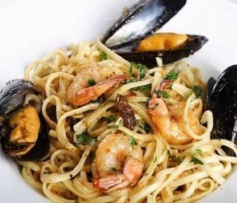spaghetti with prawns and mussels